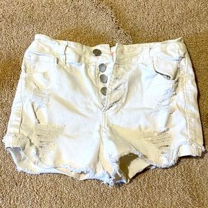 WHITE HIGHWAISTED JEANS